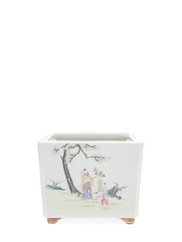 A FAMILLE ROSE PORCELAIN JARDINIERE 