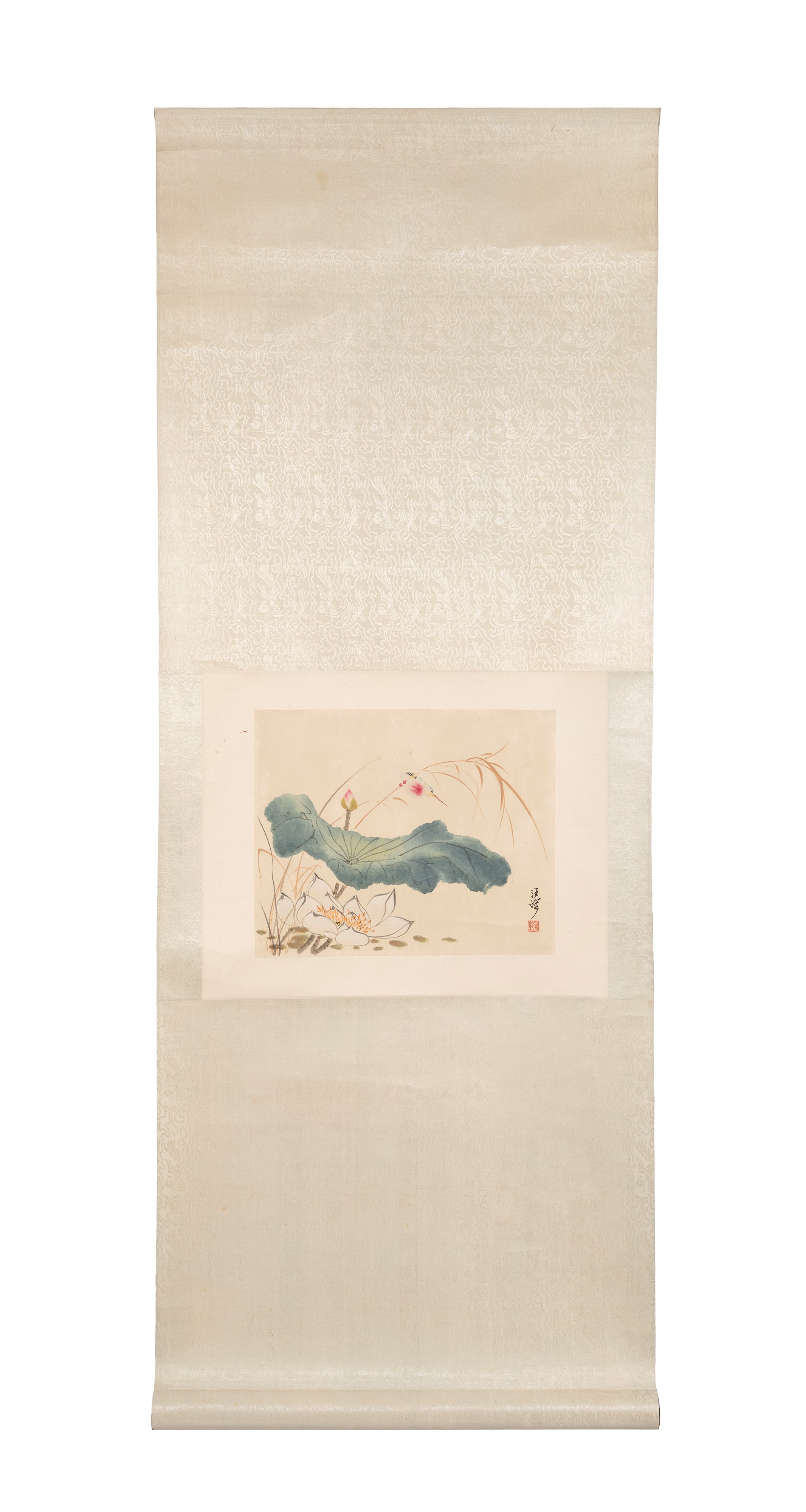 Cina, Due dipinti a scroll su carta raffiguranti paesaggi lacustri con fiori di loto e uccelli