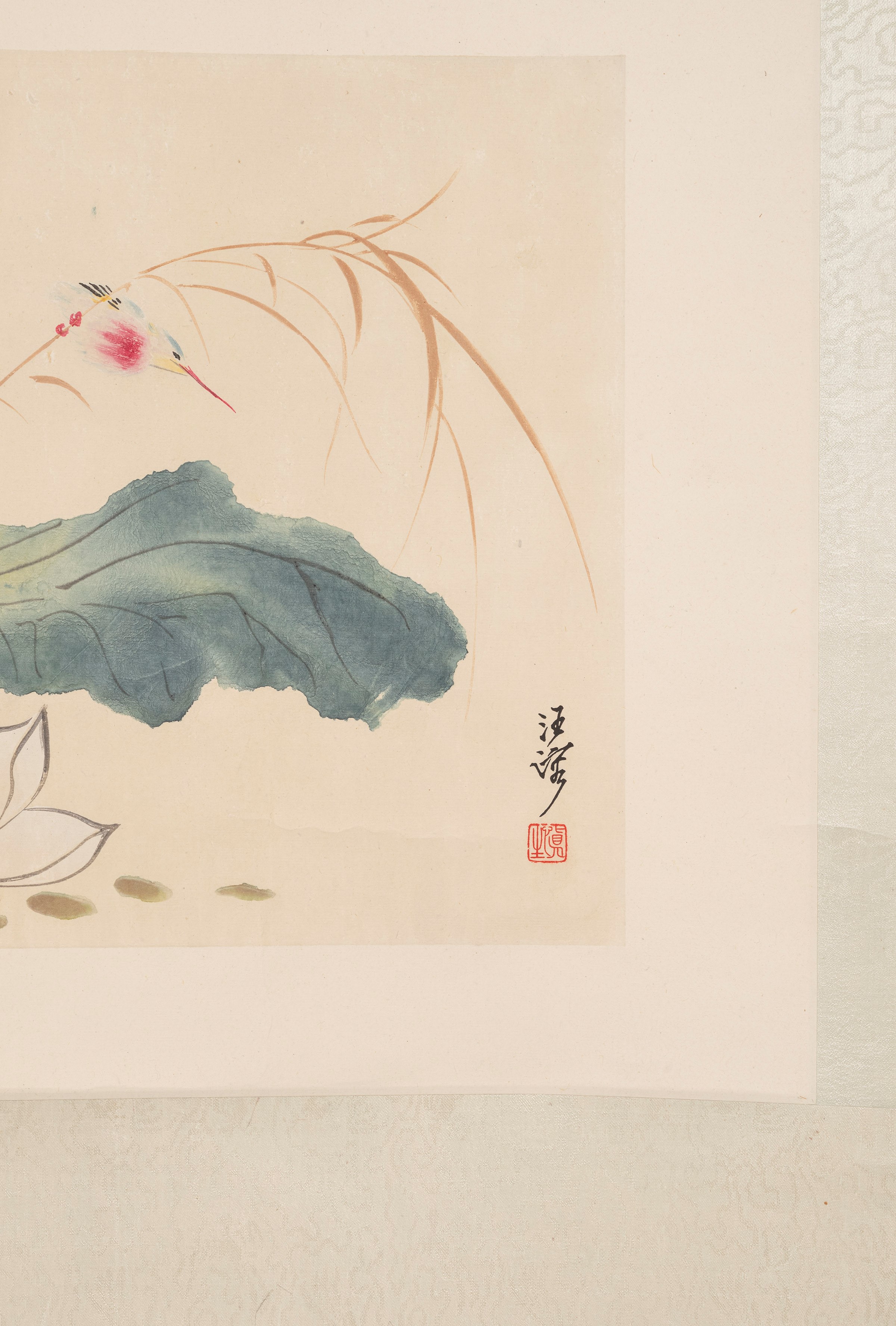 Cina, Due dipinti a scroll su carta raffiguranti paesaggi lacustri con fiori di loto e uccelli