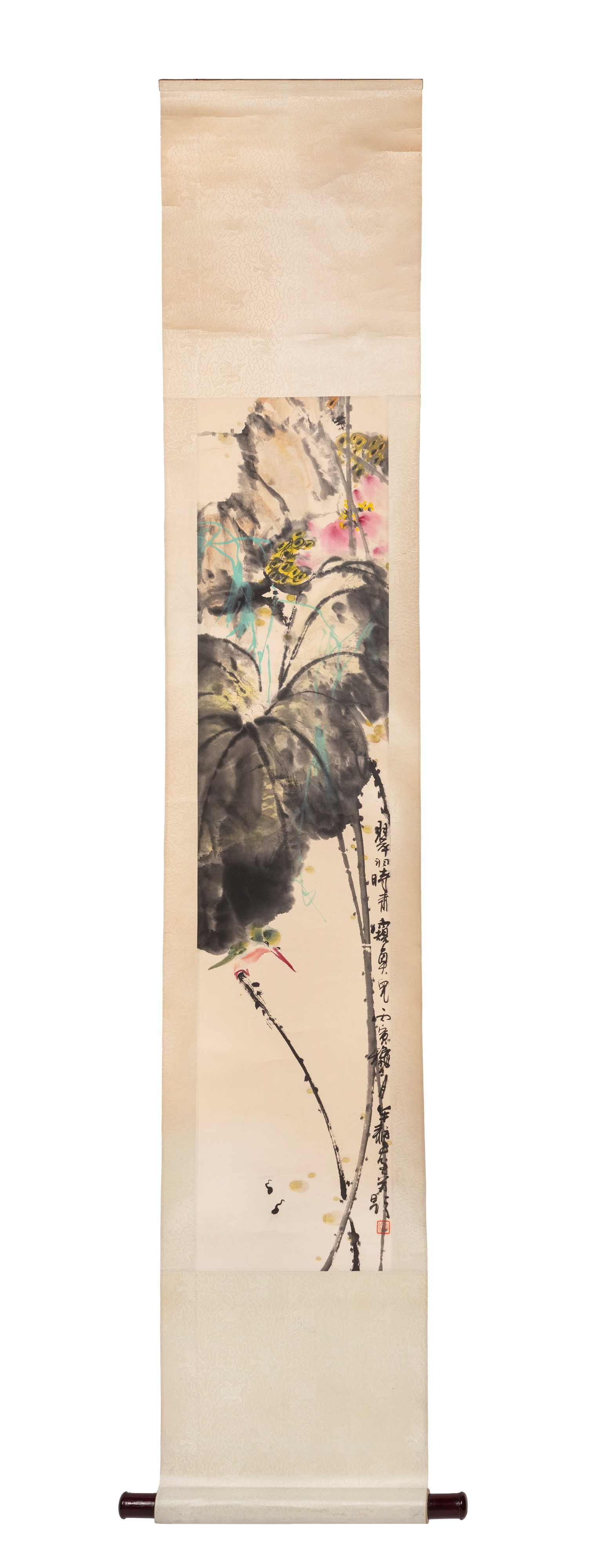 Cina, Due dipinti a scroll su carta raffiguranti paesaggi lacustri con fiori di loto e uccelli