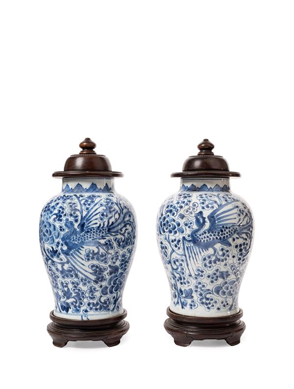 A PAIR OF BLUE AND WHITE PORCELAIN VASES