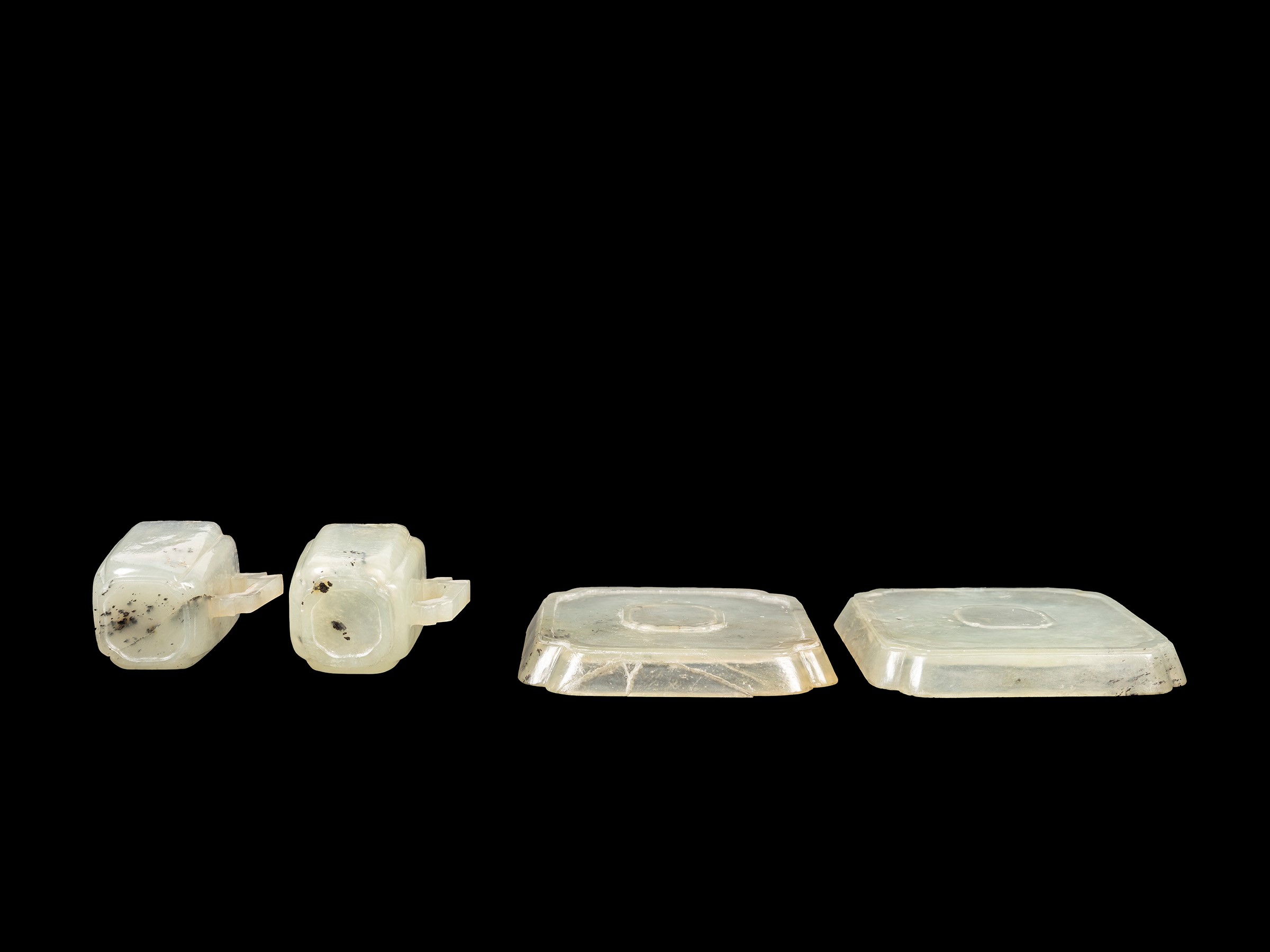 Cina, Coppia di tazzine con piattino in giada serpentino