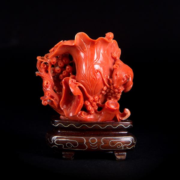 SMALL CORAL VASE