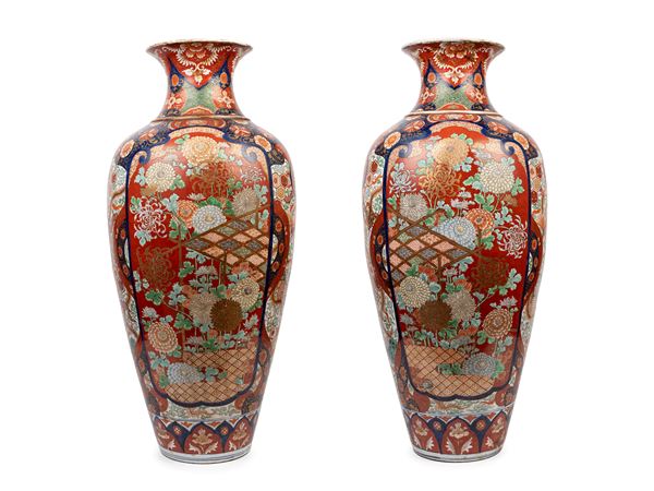 A LARGE PAIR OF IMARI VASES