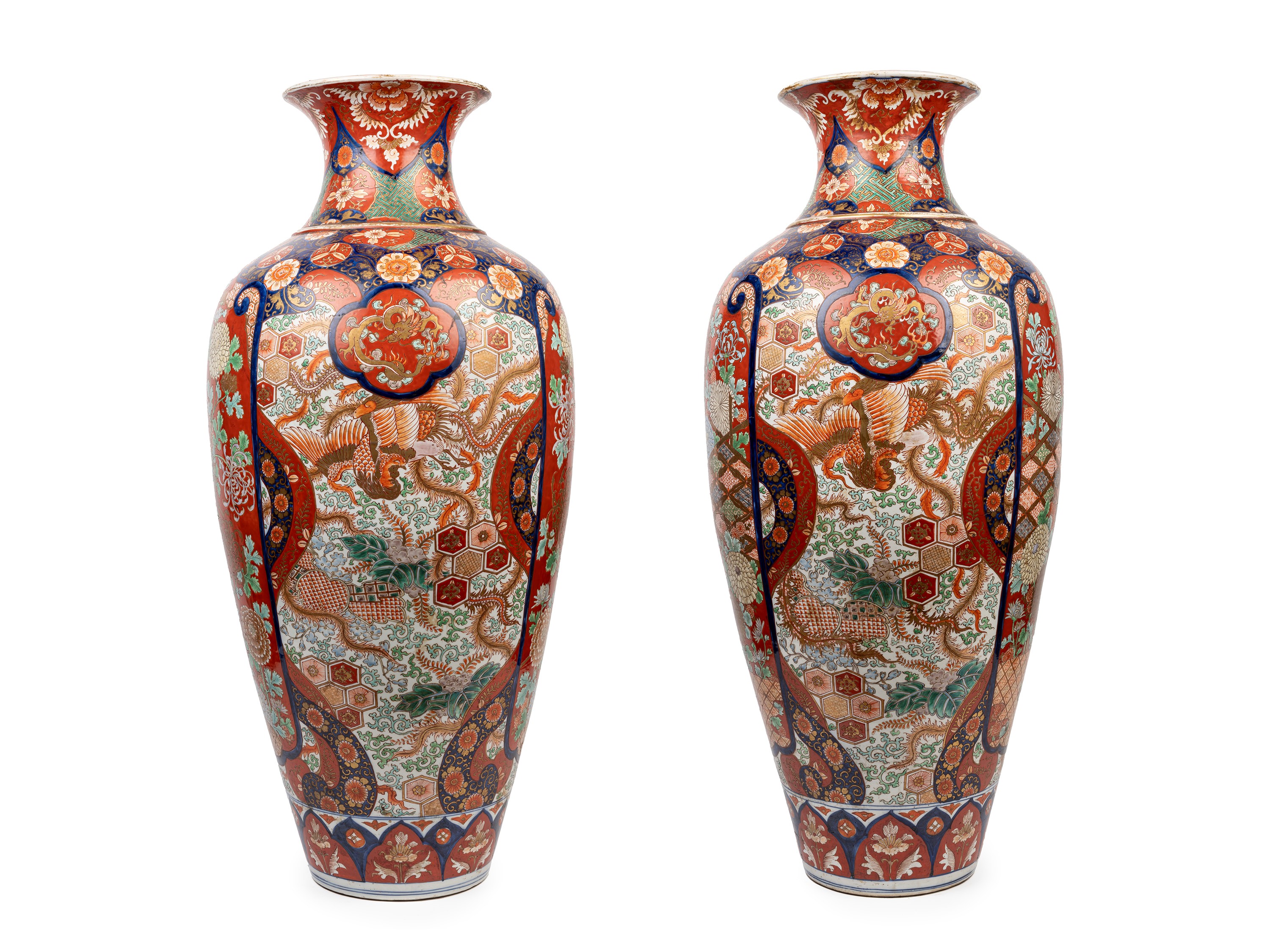Giappone, Due grandi vasi in porcellana Imari, periodo Meiji (1868-1912)