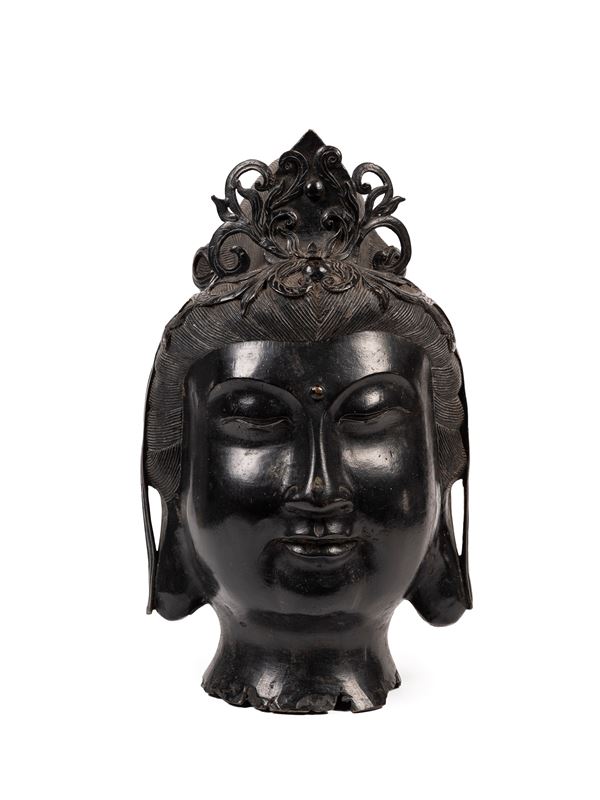 A LARGE GUANYIN HEAD BRONZE