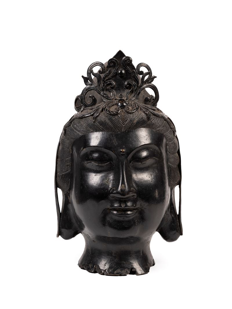 GRANDE TESTA DI GUANYIN IN BRONZO A PATINA SCURA