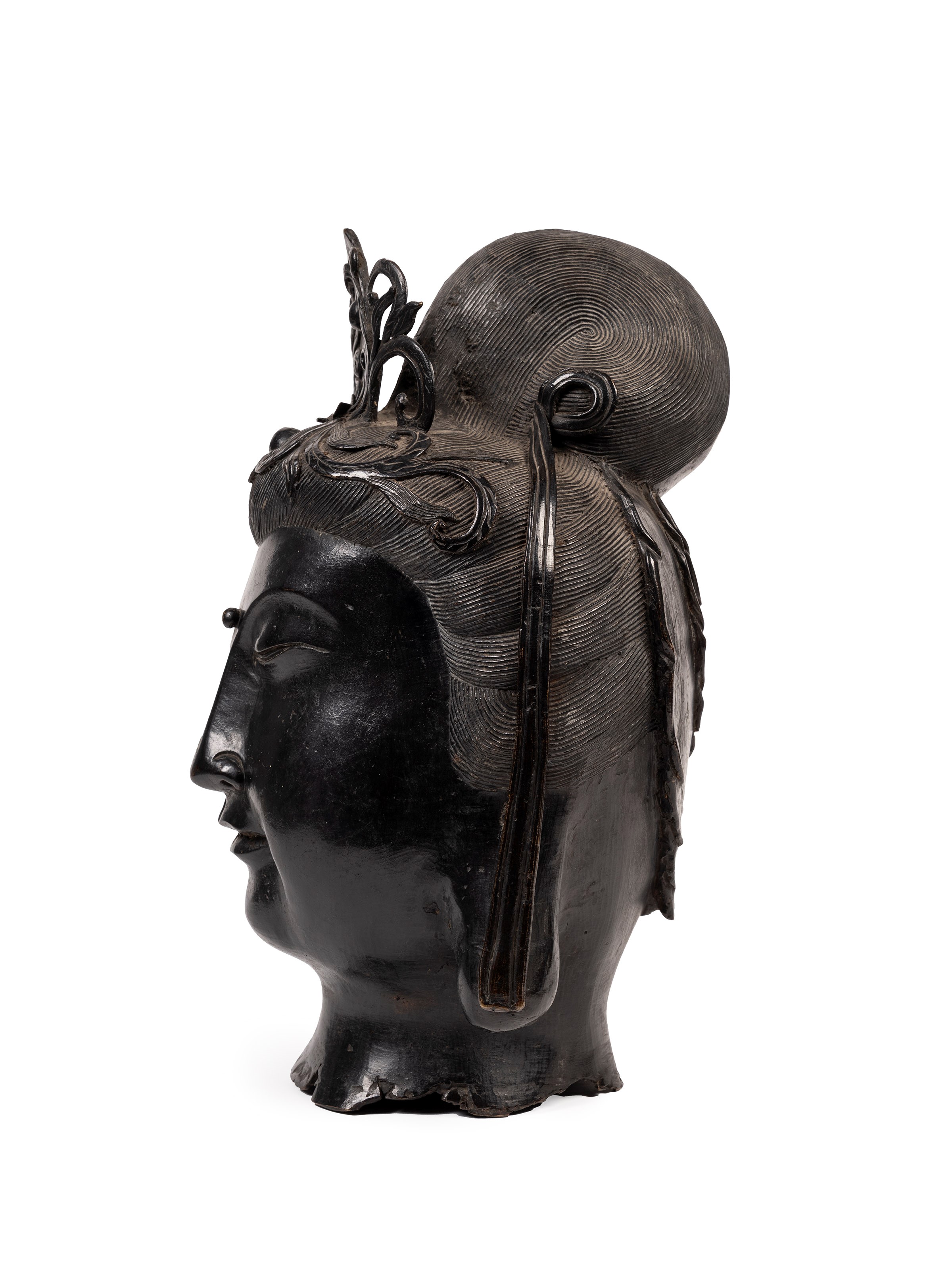 GRANDE TESTA DI GUANYIN IN BRONZO A PATINA SCURA