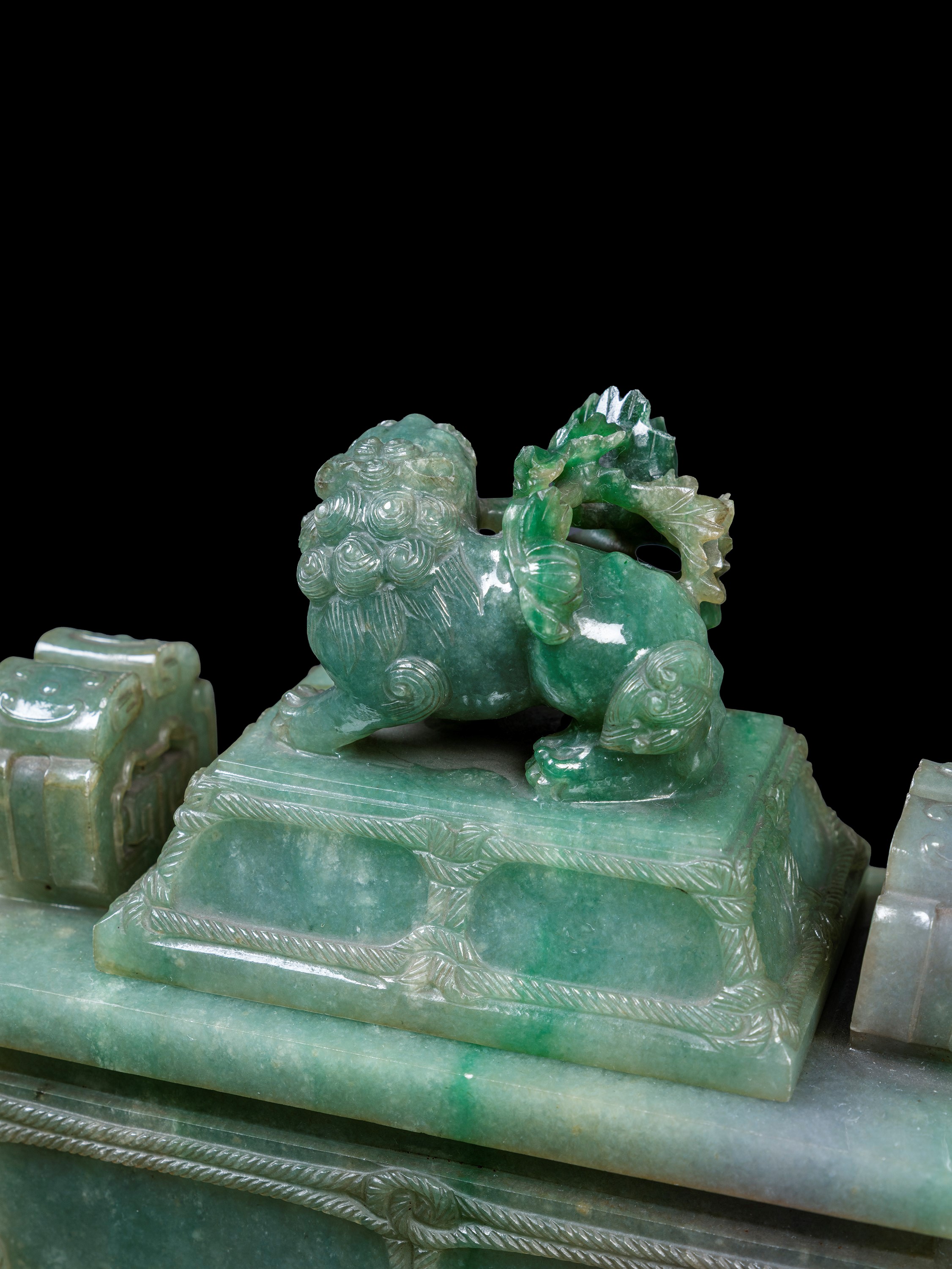 RARO INCENSIERE IN GIADEITE VERDE MELA CON COPERCHIO