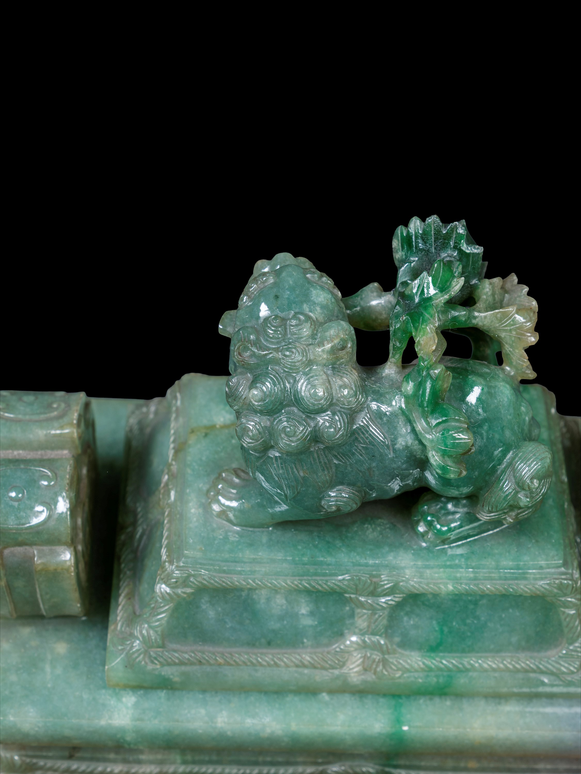 RARO INCENSIERE IN GIADEITE VERDE MELA CON COPERCHIO