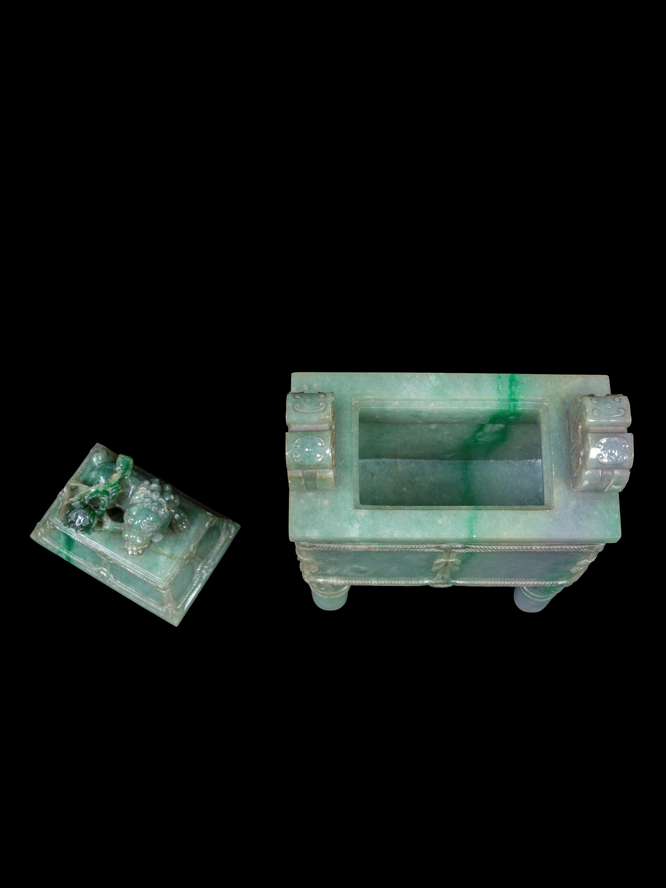 RARO INCENSIERE IN GIADEITE VERDE MELA CON COPERCHIO