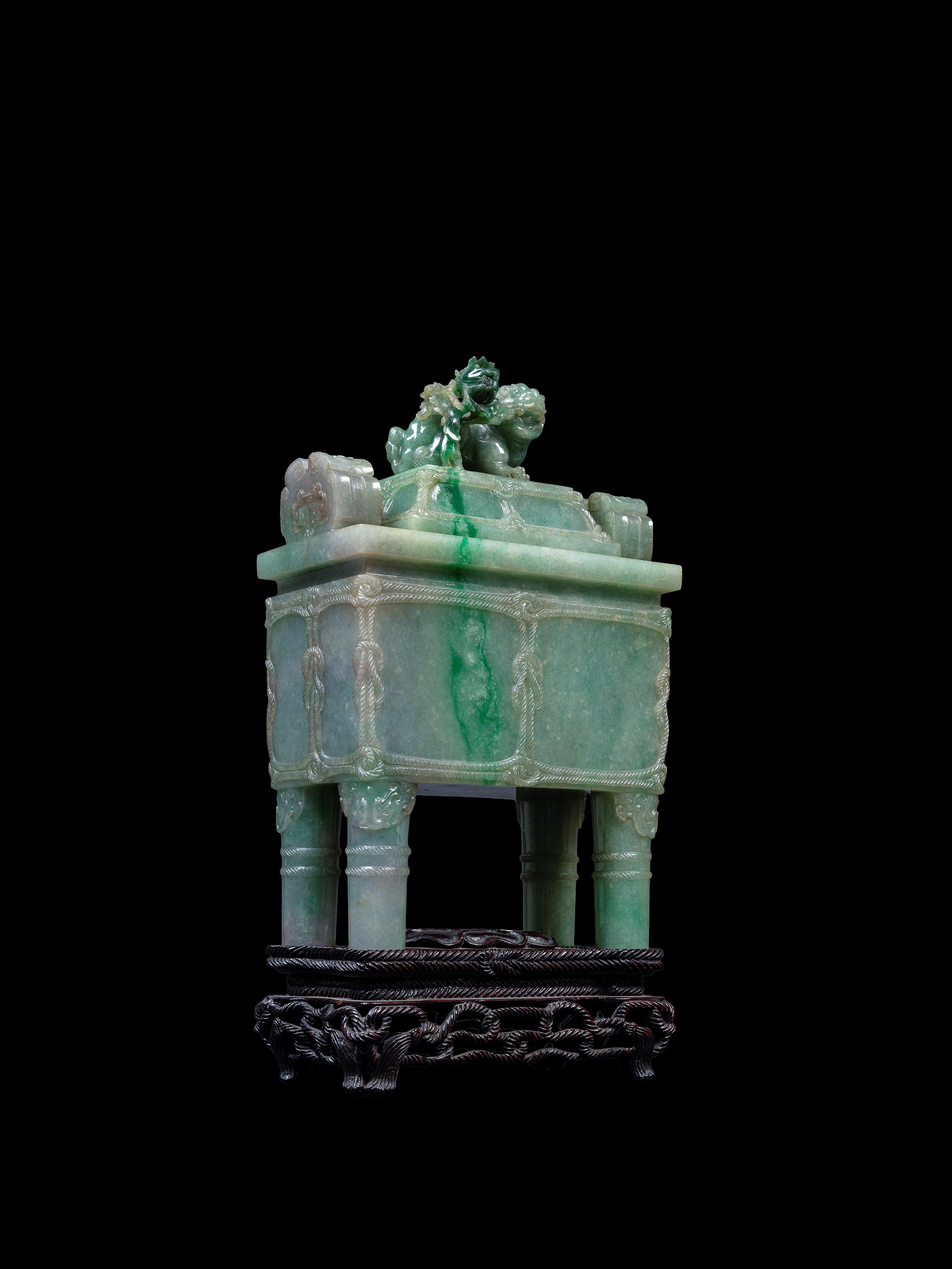 RARO INCENSIERE IN GIADEITE VERDE MELA CON COPERCHIO