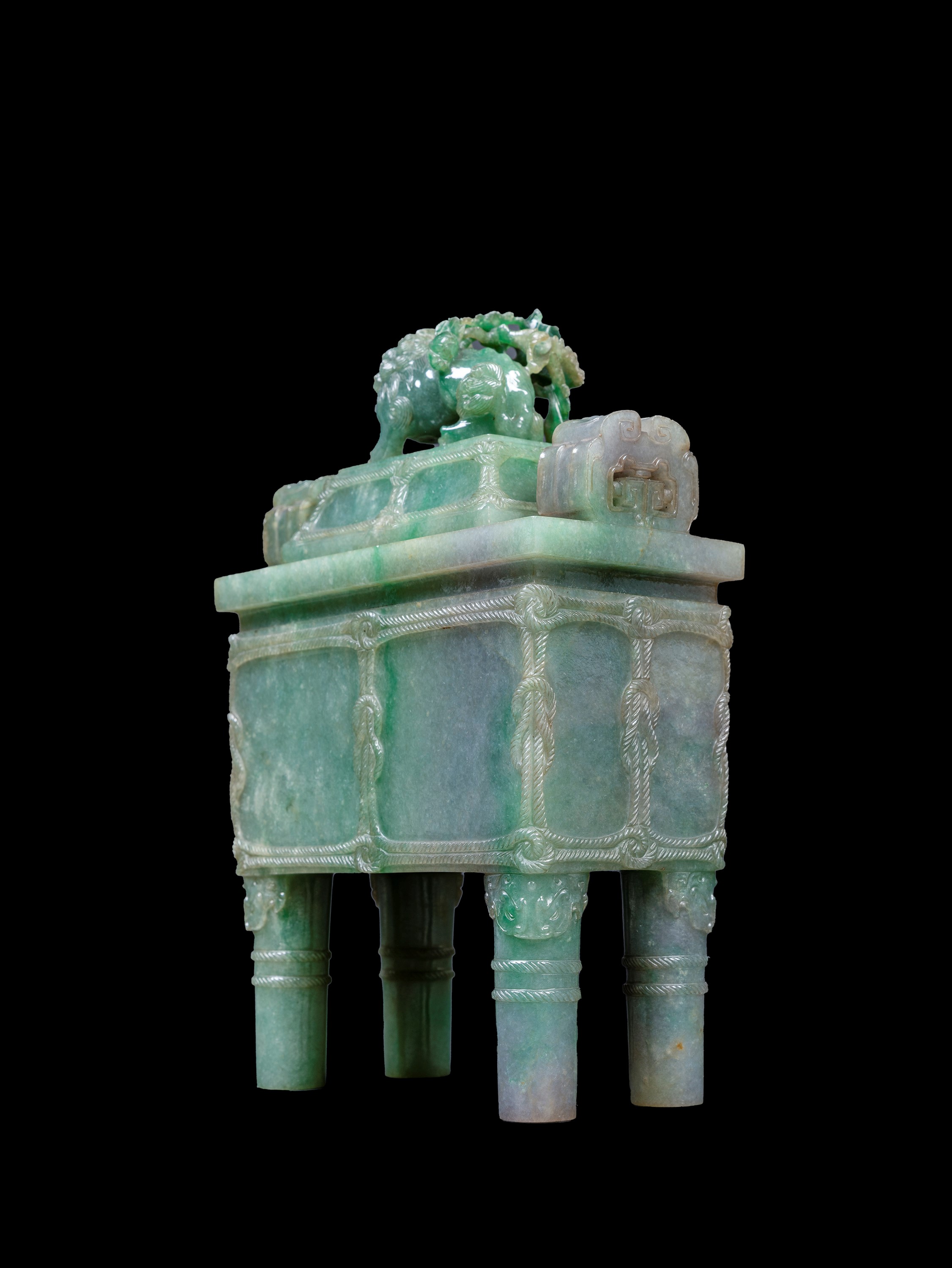 RARO INCENSIERE IN GIADEITE VERDE MELA CON COPERCHIO
