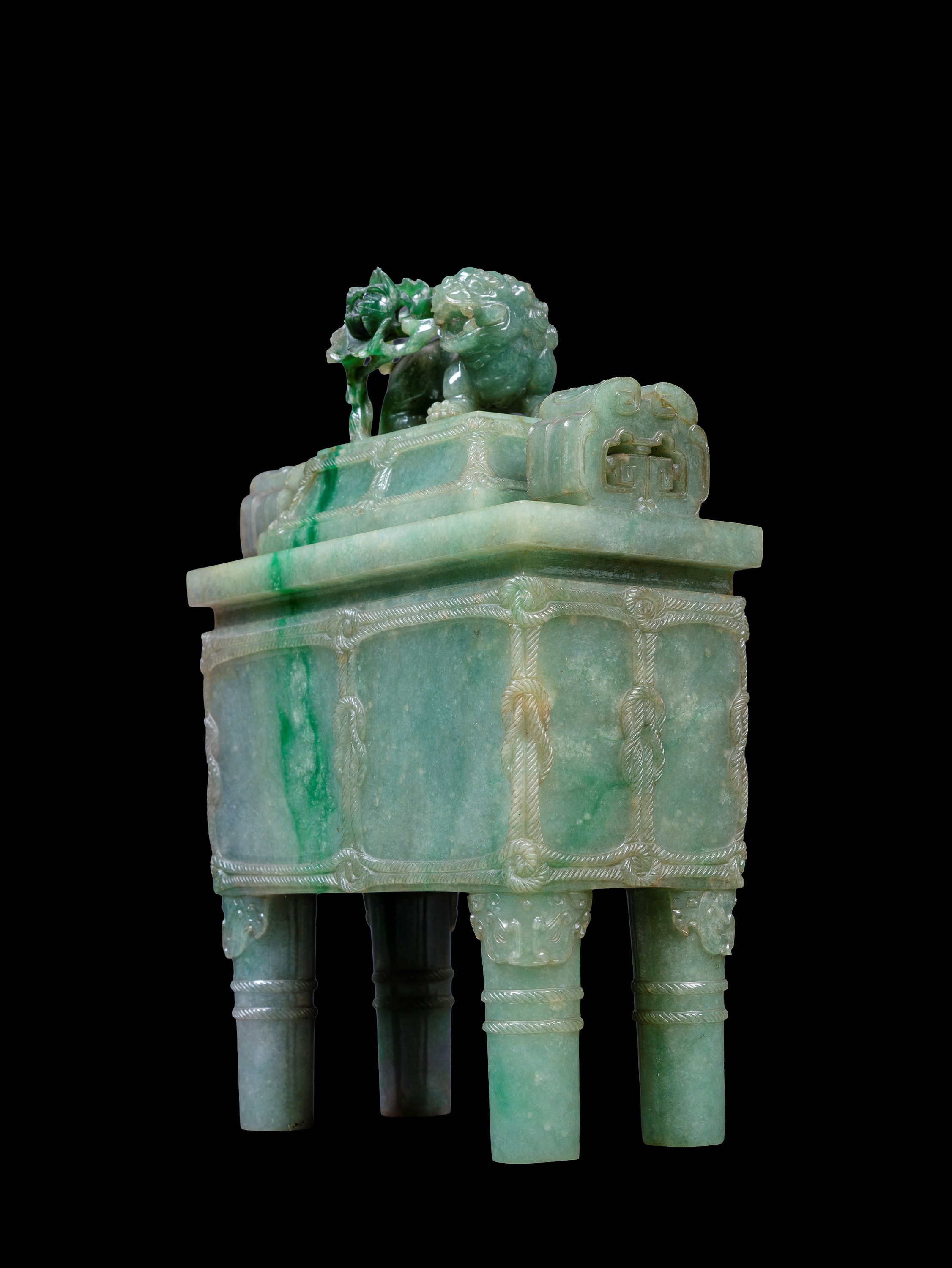 RARO INCENSIERE IN GIADEITE VERDE MELA CON COPERCHIO