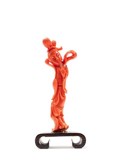 Scultura in corallo rosso, figura femminile, Cina, inizio XX secolo