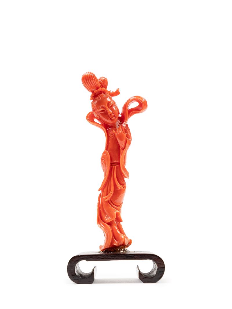 Scultura in corallo rosso, figura femminile, Cina, inizio XX secolo