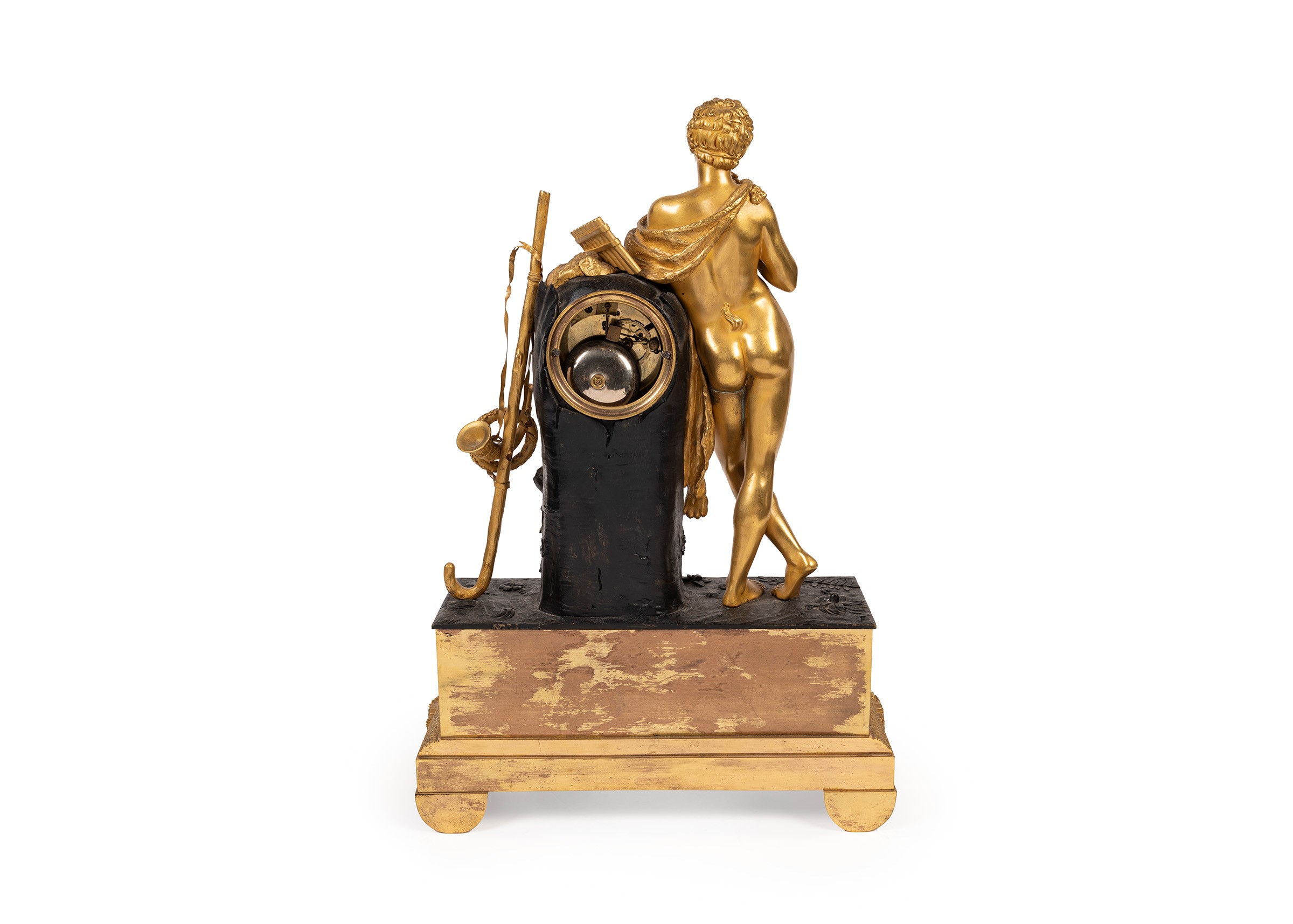 Pendola in bronzo dorato raffigurante un fauno che suona il flauto