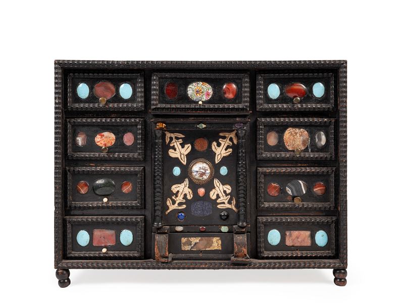 Monetiera in legno ebanizzato con decorazioni in pietre dure, XVIII secolo