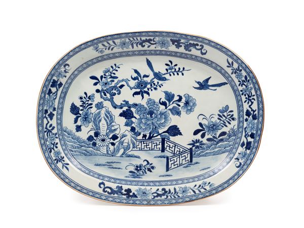 A BLUE AND WHITE OVAL PORCELAIN DISH