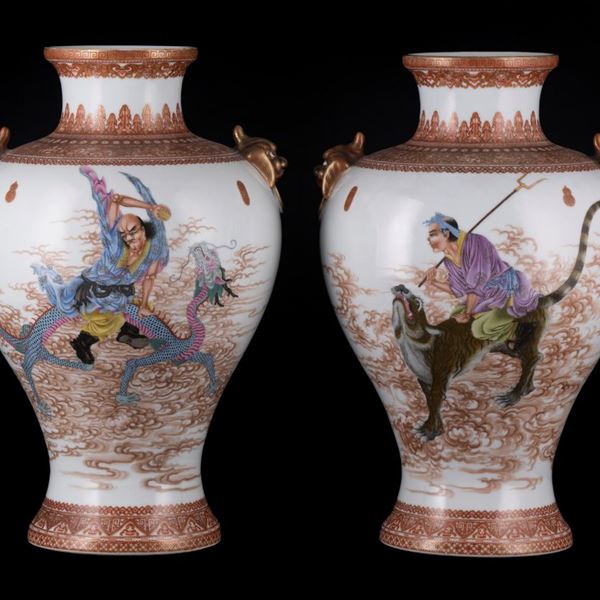 PAIR OF FAMILLE ROSE PORCELAIN VASES