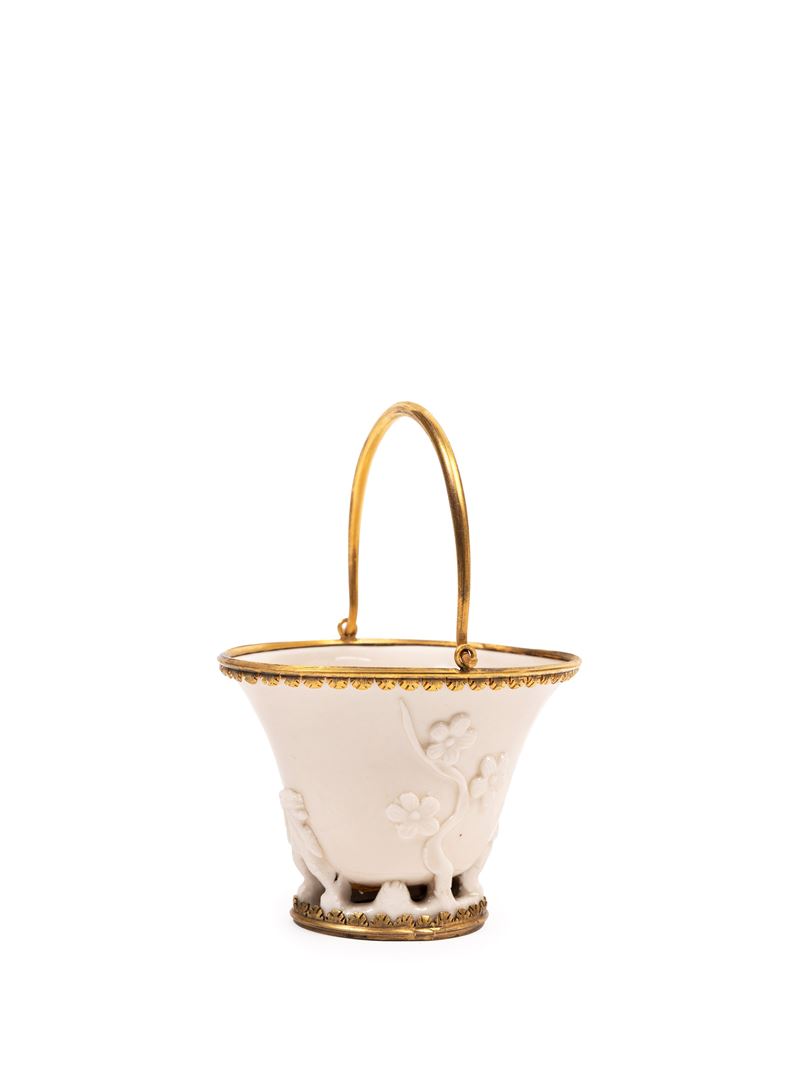 COPPA DA LIBAGIONE IN PORCELLANA BLANC DE CHINE MONTATA IN BRONZO