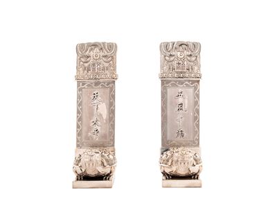 Coppia di steli in argento, Cina, fine XIX secolo / inizio XX secolo