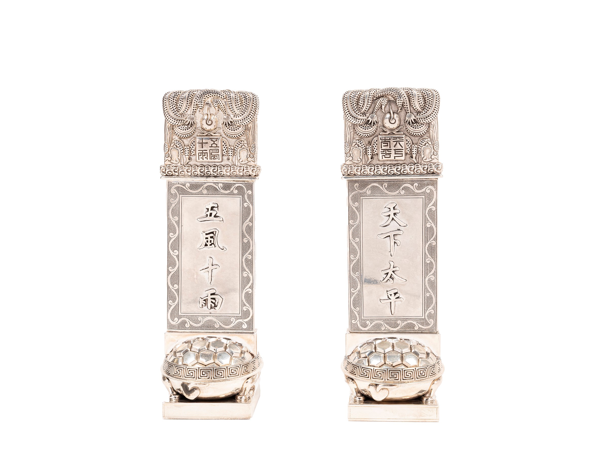 Coppia di steli in argento, Cina, fine XIX secolo / inizio XX secolo
