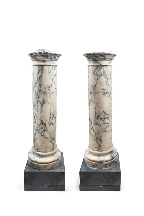 PAIR OF COLUMNS IN CARRARA MARBLE