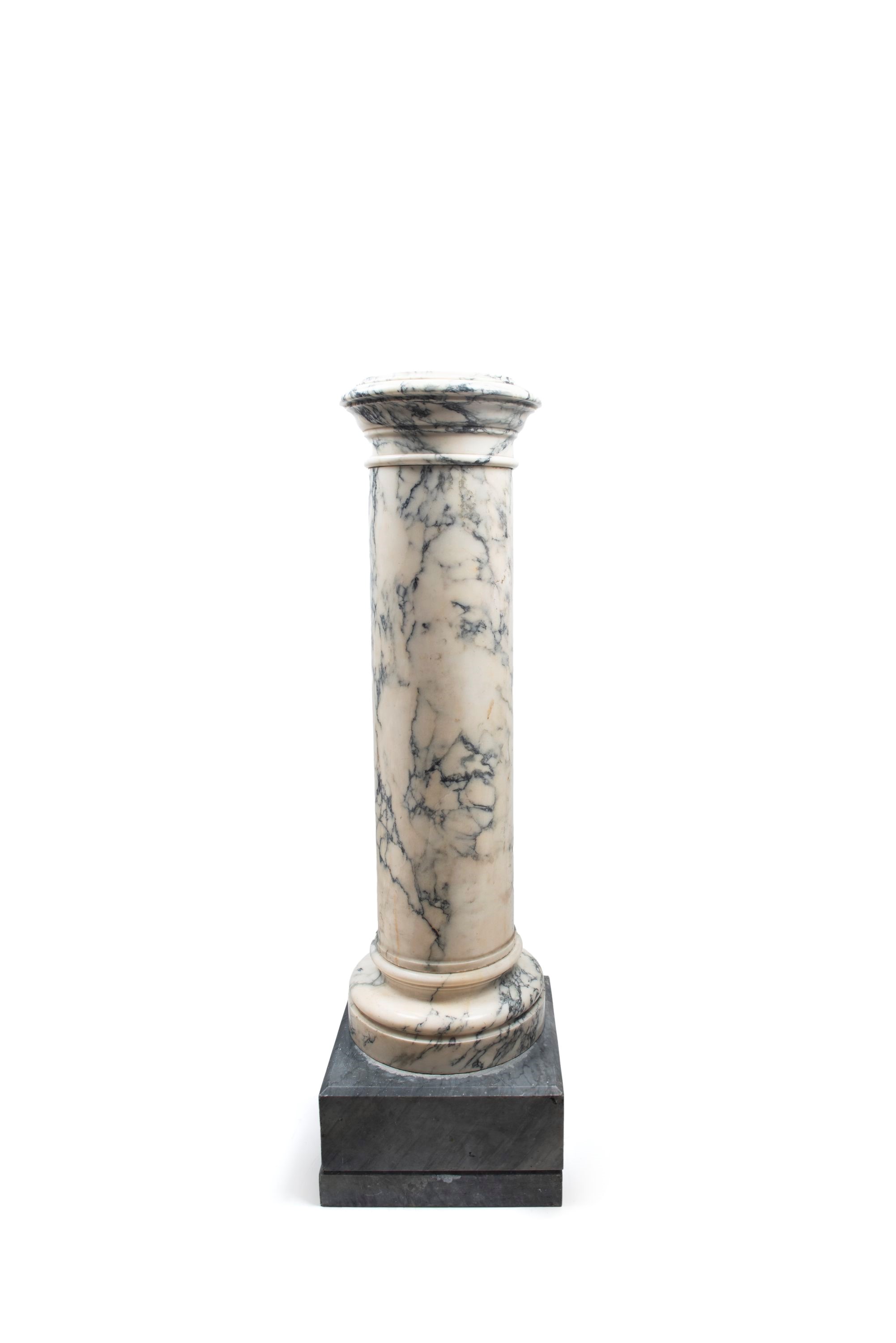 Coppia di colonne in marmo di Carrara, fine XIX secolo