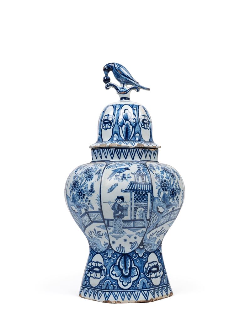 Vaso con coperchio in porcellana bianca e blu, Delft XVIII secolo