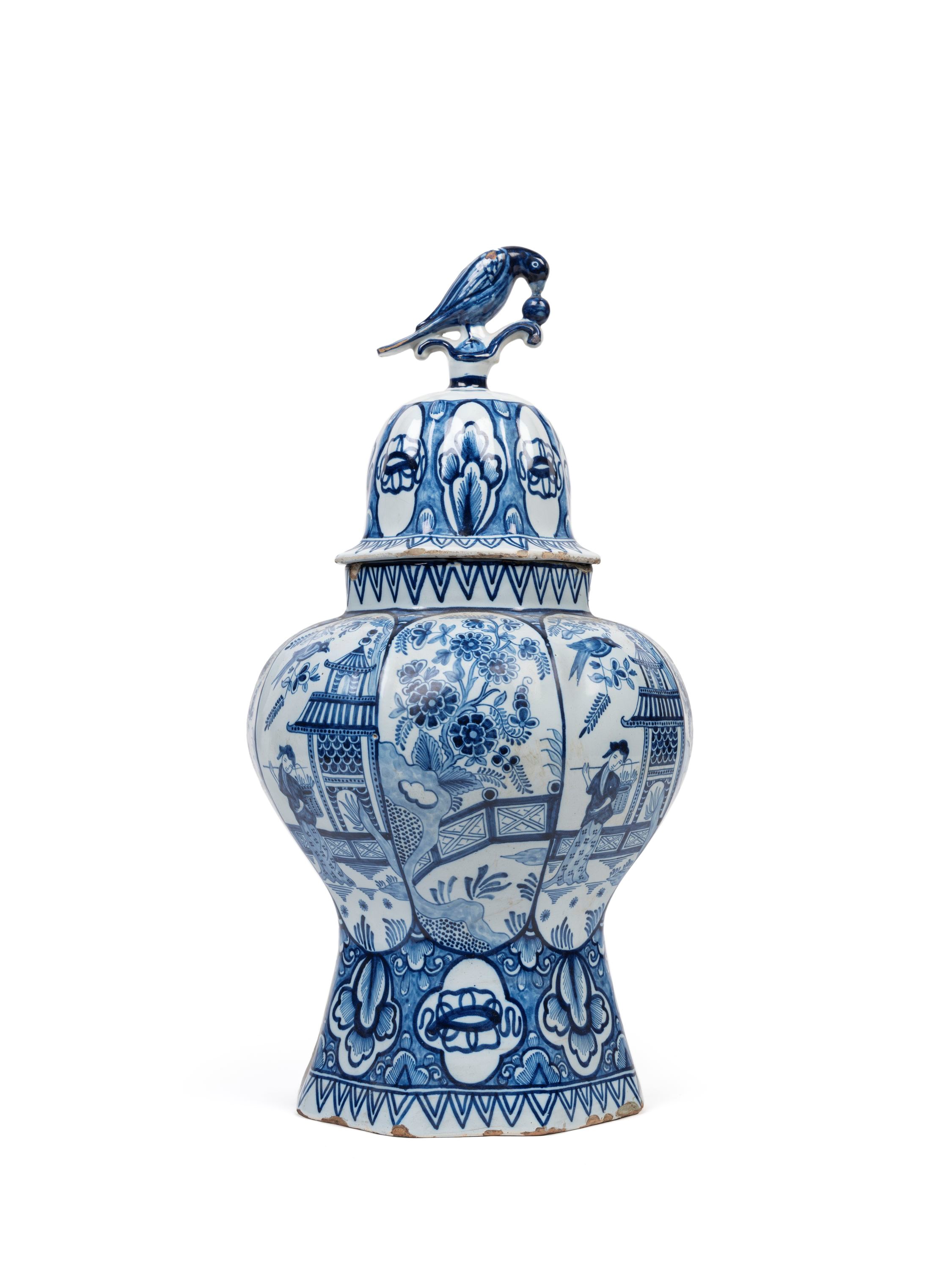 Vaso con coperchio in porcellana bianca e blu, Delft XVIII secolo