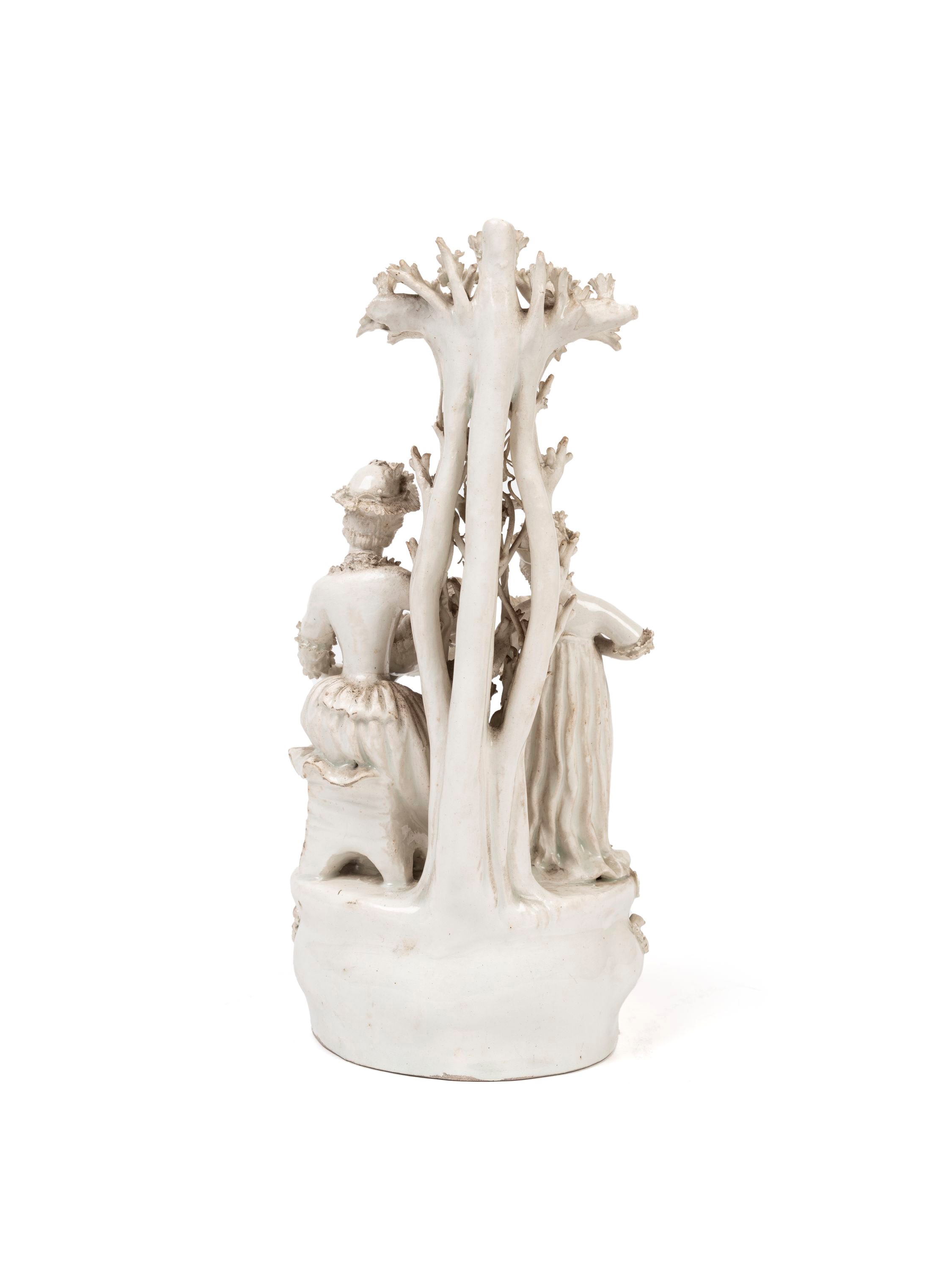 Nove Bassano, Gruppo in ceramica bianca con due figure femminili