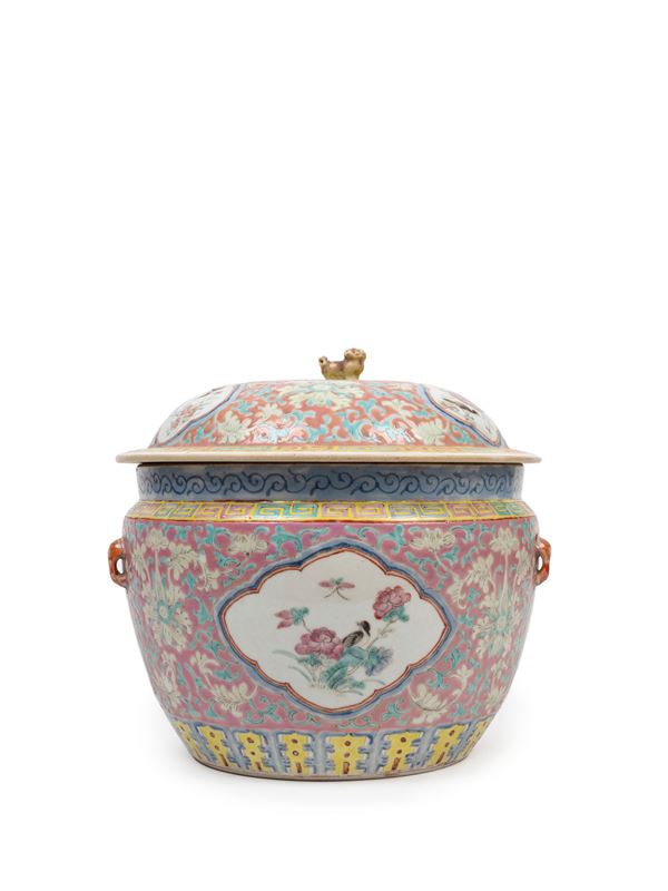 A FAMILLE ROSE TUREEN