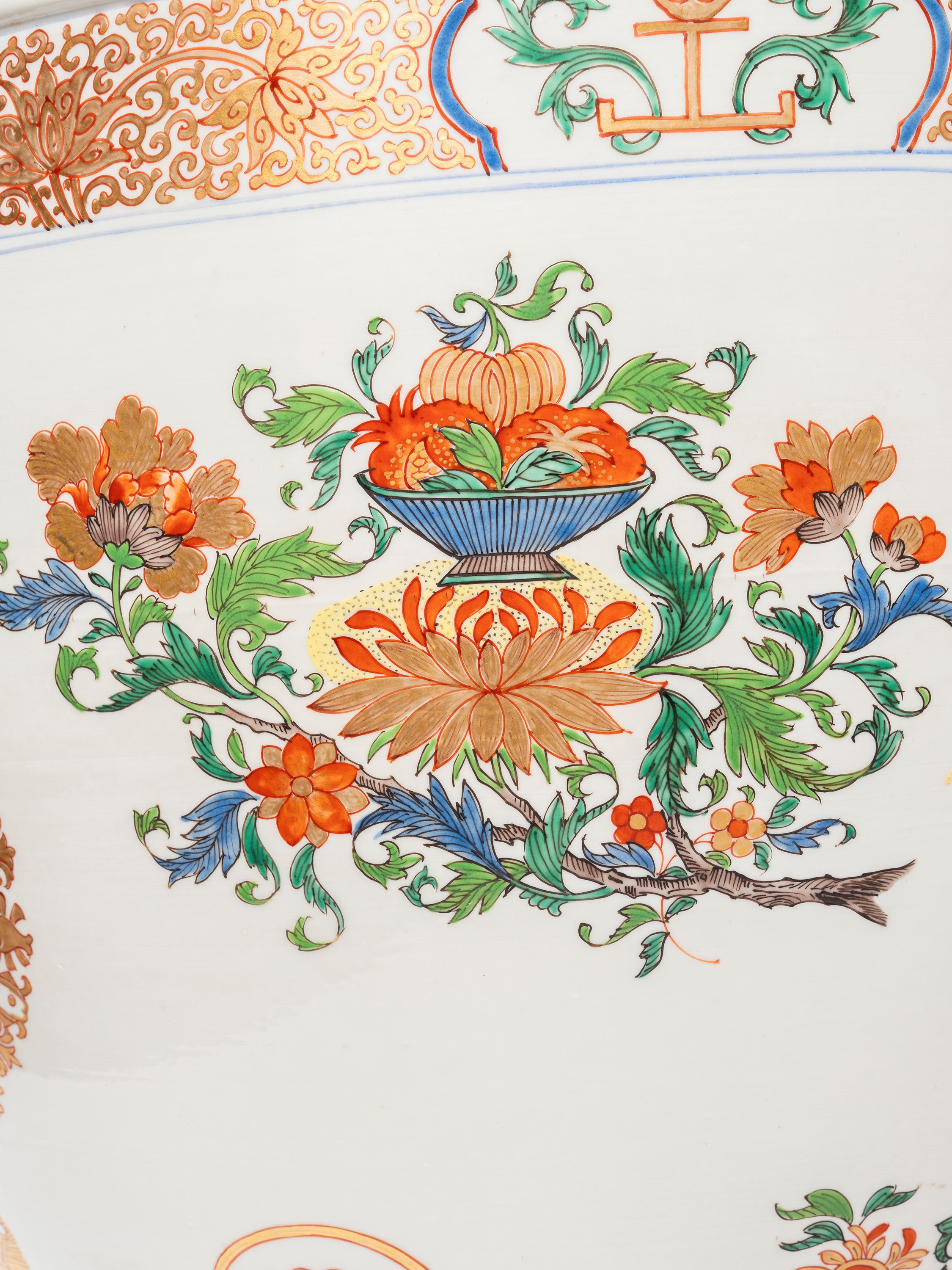 GIARDINIERA ARMORIAL "ARMI REALI DI FRANCIA” IN PORCELLANA POLICROMA