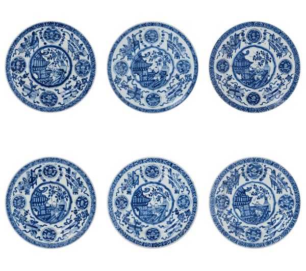 A SET OF SIX BLUE AND WHITE PORCELAIN DISHES