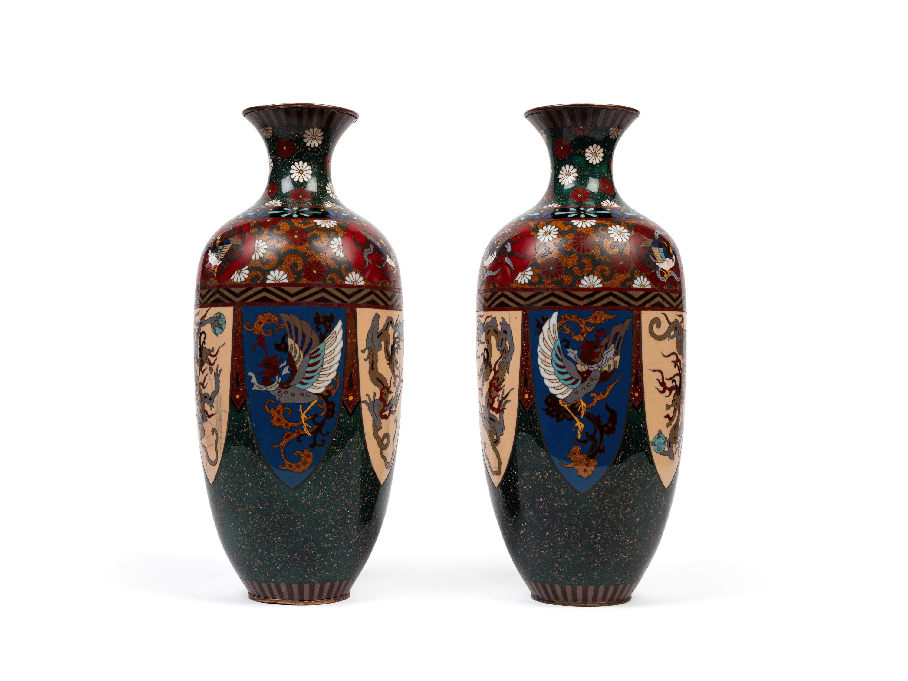 Giappone, Coppia di vasi cloisonné, periodo Meiji (1868-1912)