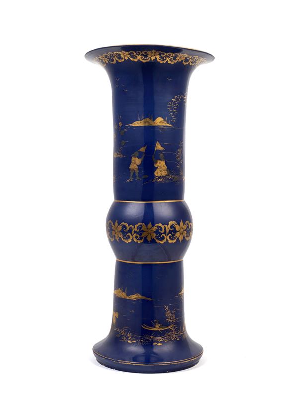 BLUE AND GOLD PORCELAIN VASE IN CHINOISERIE STYLE