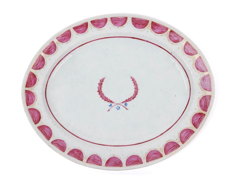 PIATTO OVALE IN PORCELLANA ARMORIALE FAMIGLIA ROSA