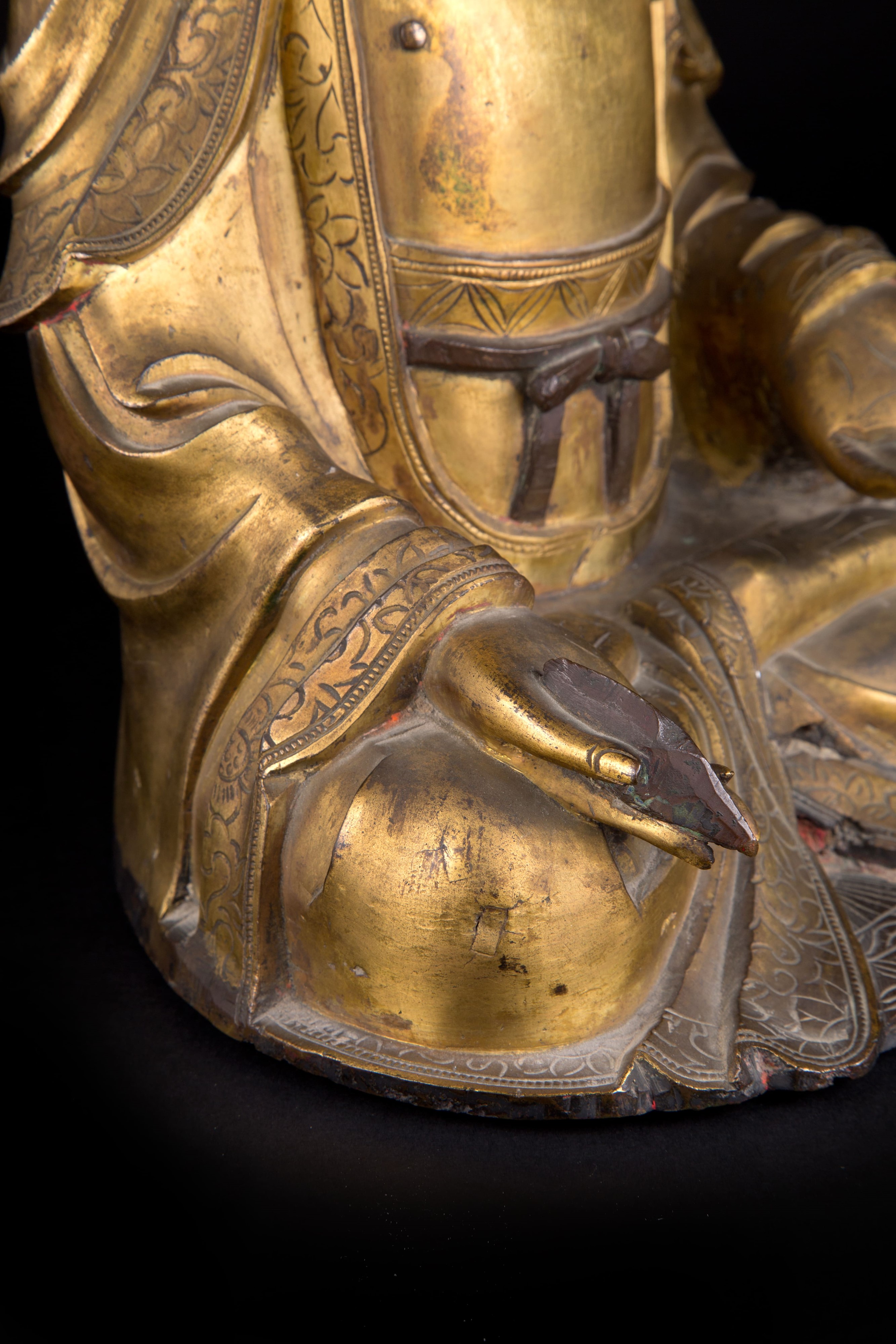BUDDHA SEDUTO IN BRONZO DORATO