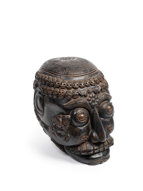 CARVED WOODEN SCULPTURE DEPICTING A CITIPATI SKULL