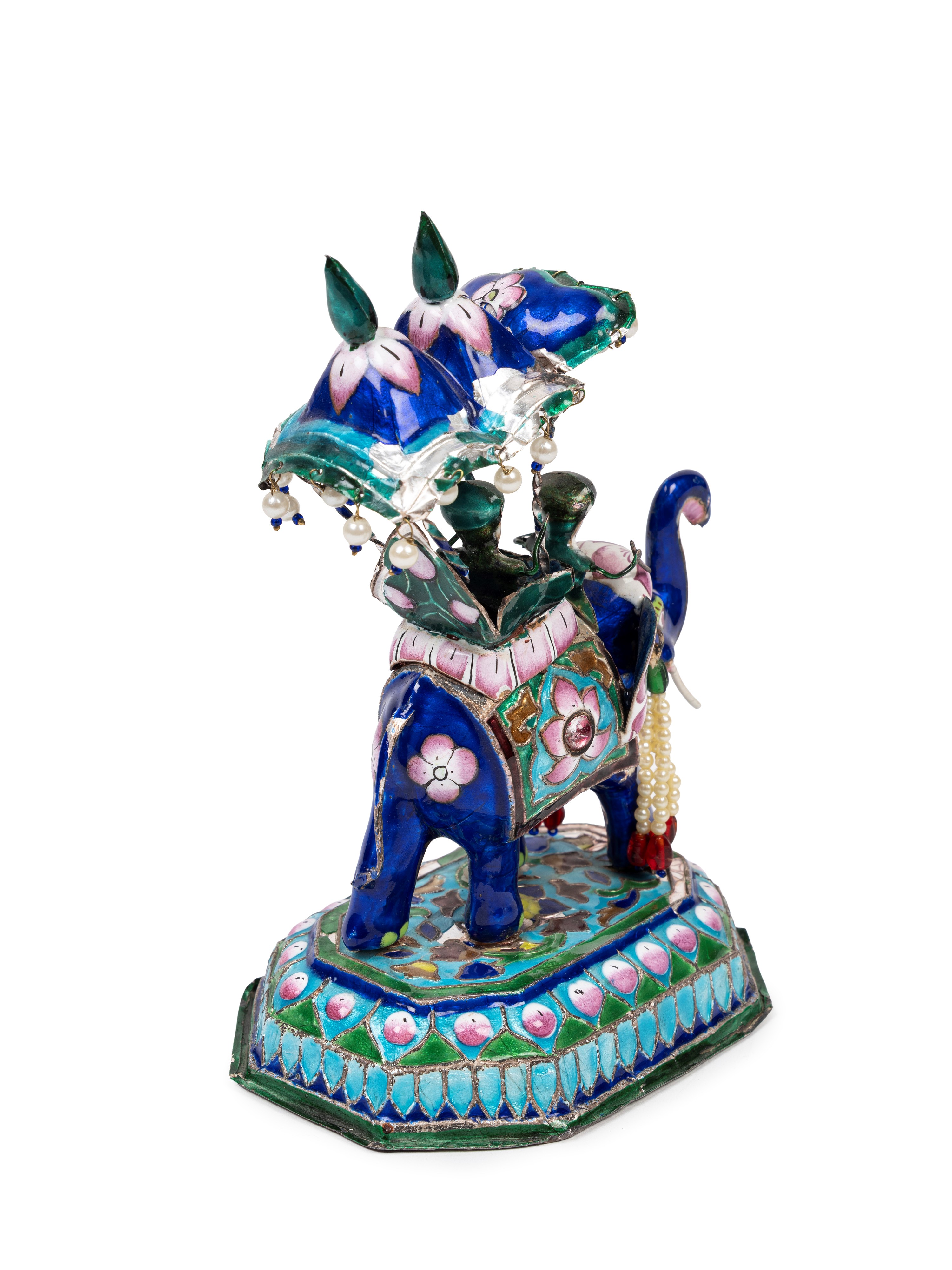 Scultura in argento e smalto raffigurante un sultano con attendente su elefante