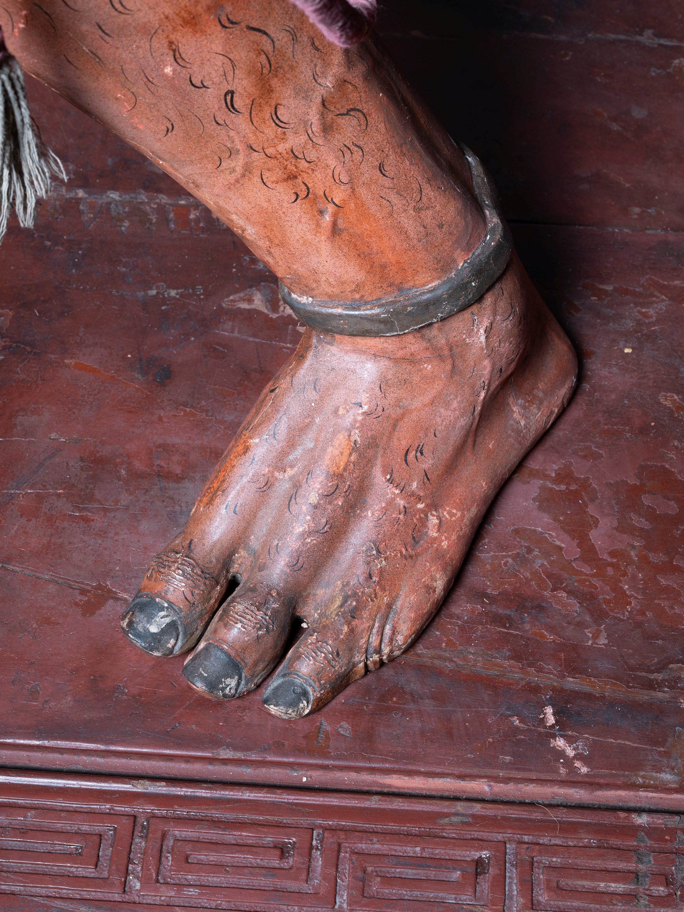 Scultore Giapponese, Enorme scultura in legno laccato raffigurante due oni