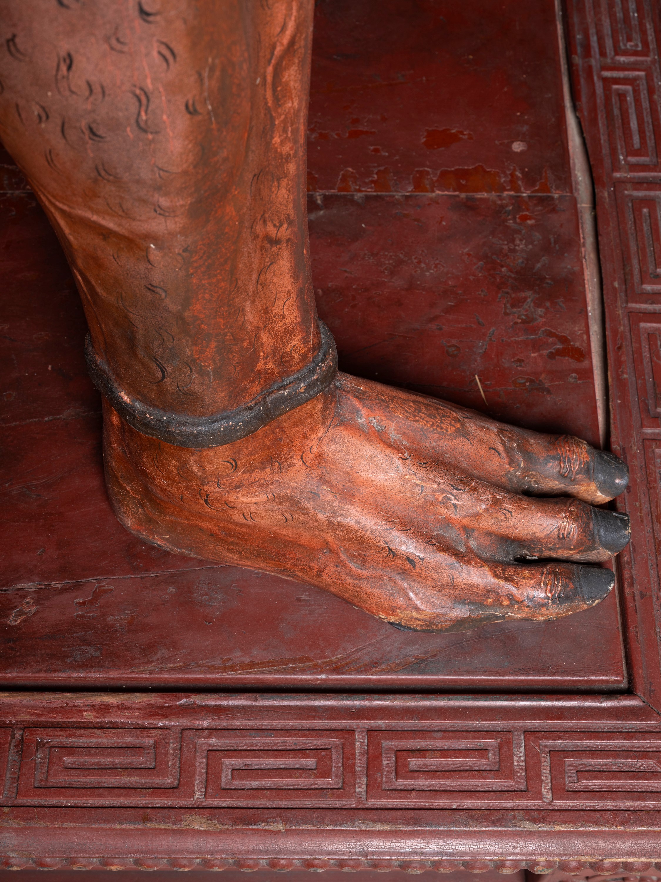 Scultore Giapponese, Enorme scultura in legno laccato raffigurante due oni