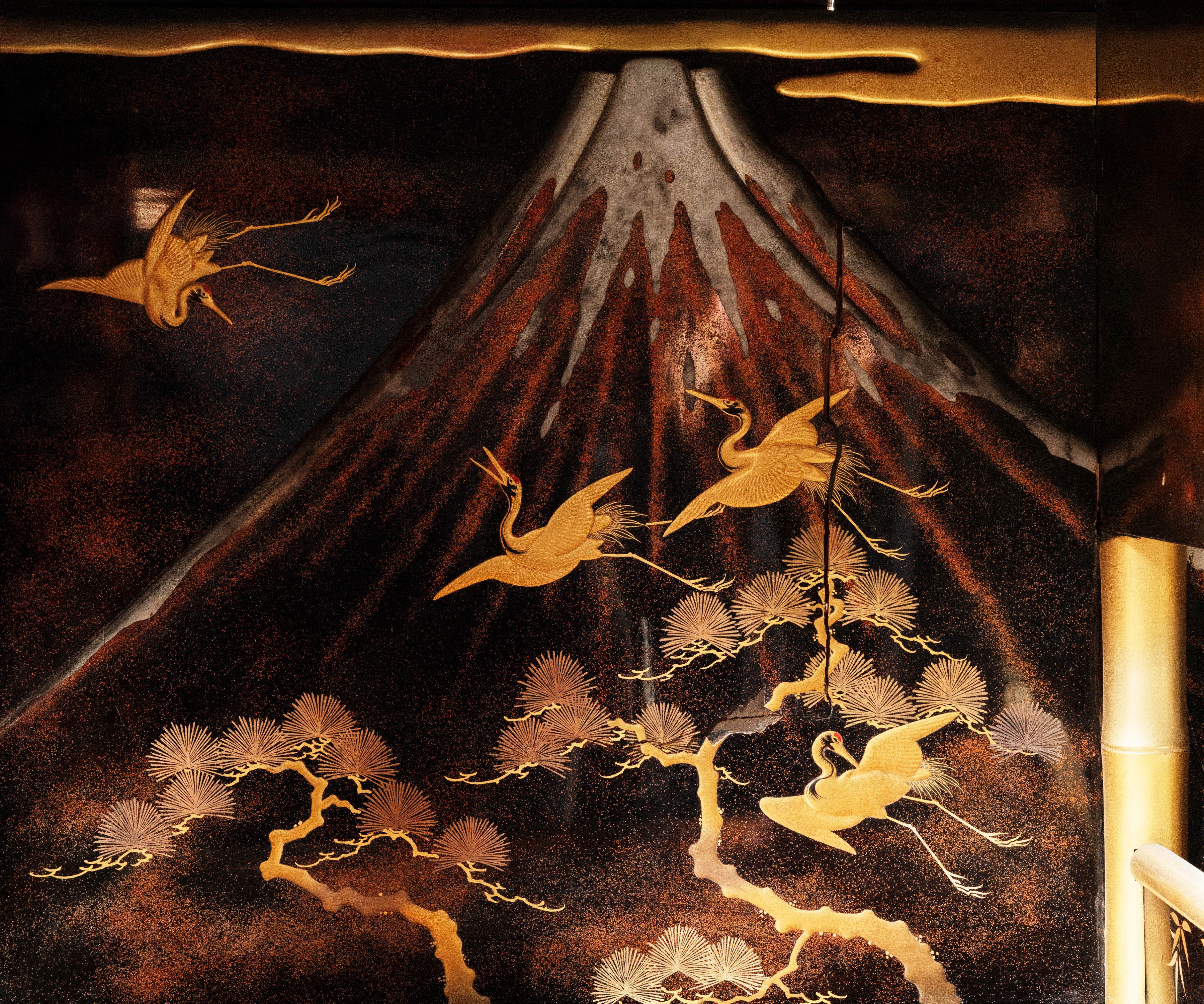 KODANSU IN LACCA NERA E ORO