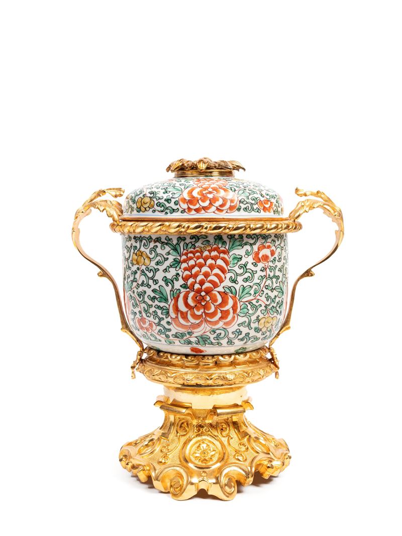 CIOTOLA IN PORCELLANA POLICROMA MONTATA IN BRONZO