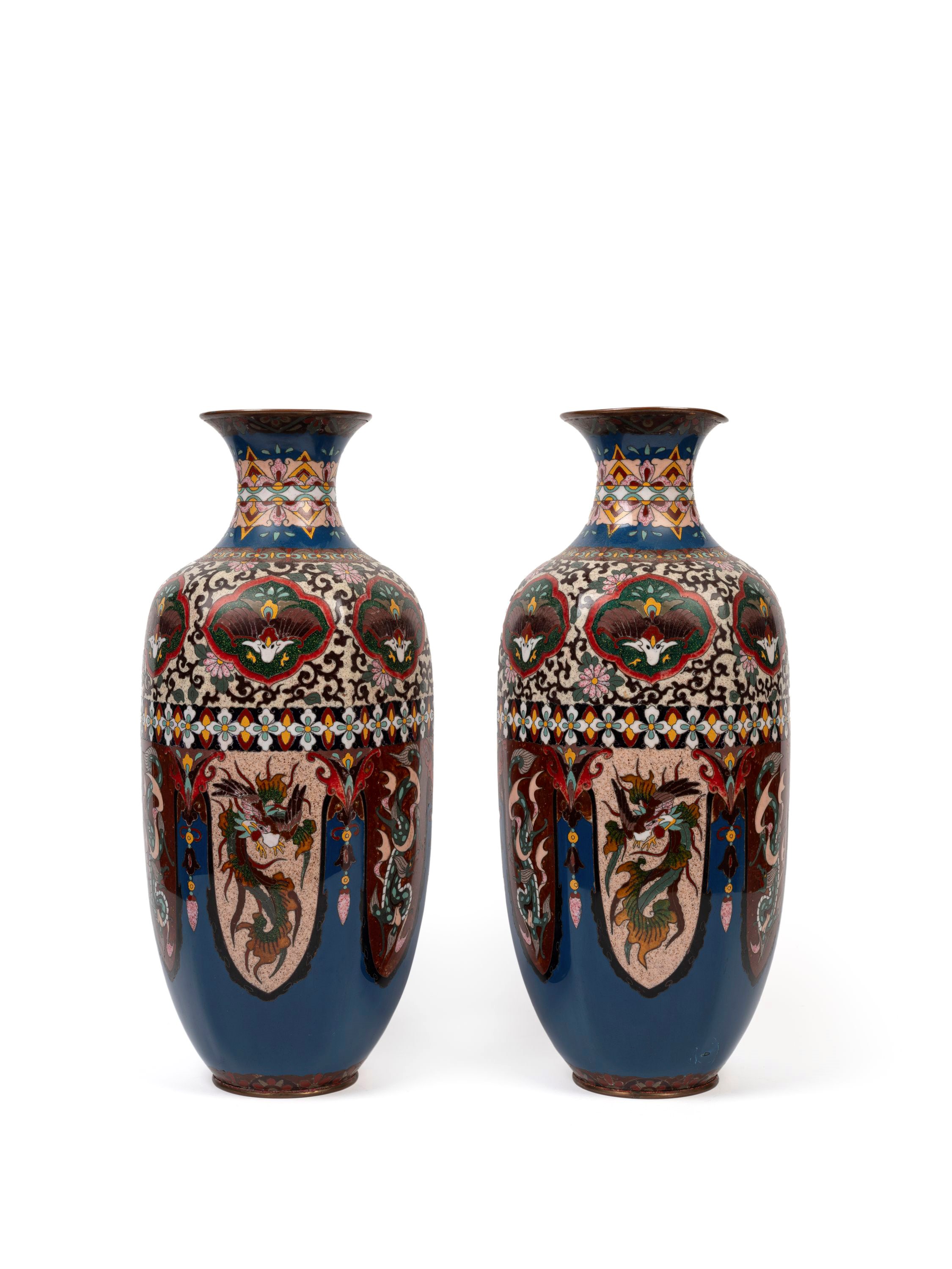 COPPIA DI VASI IN SMALTO CLOSIONNÈ