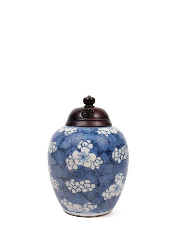 A BLUE AND WHITE PORCELAIN OVOID JAR