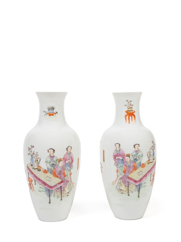 PAIR OF SMALL FAMILLE ROSE PORCELAIN VASES