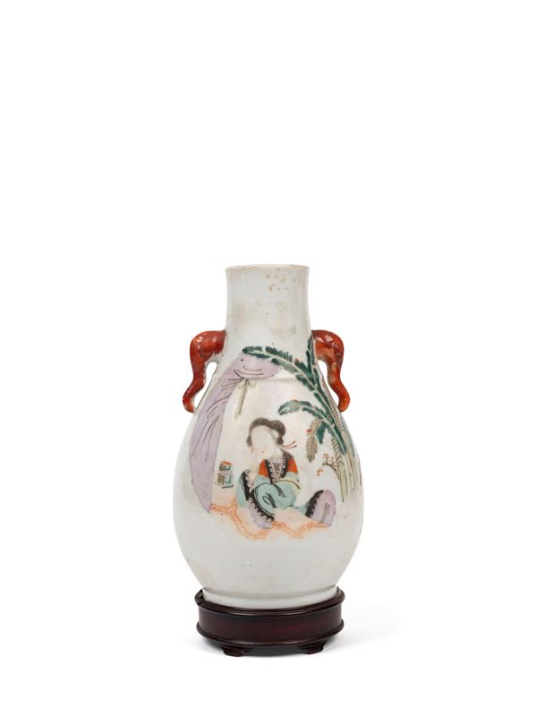 A SMALL QIANJIANG PORCELAIN VASE
