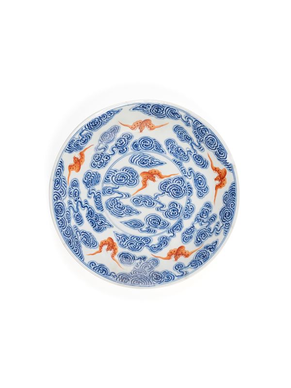 A BLUE, WHITE AND IRON RED PORCELAIN PLATE